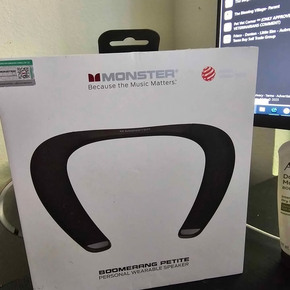 Boomerang Petite Black Wearable Speaker - Picture 1 of 1